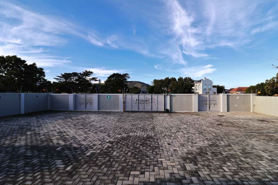 7 Bedroom Property for Sale in Sandbaai Western Cape